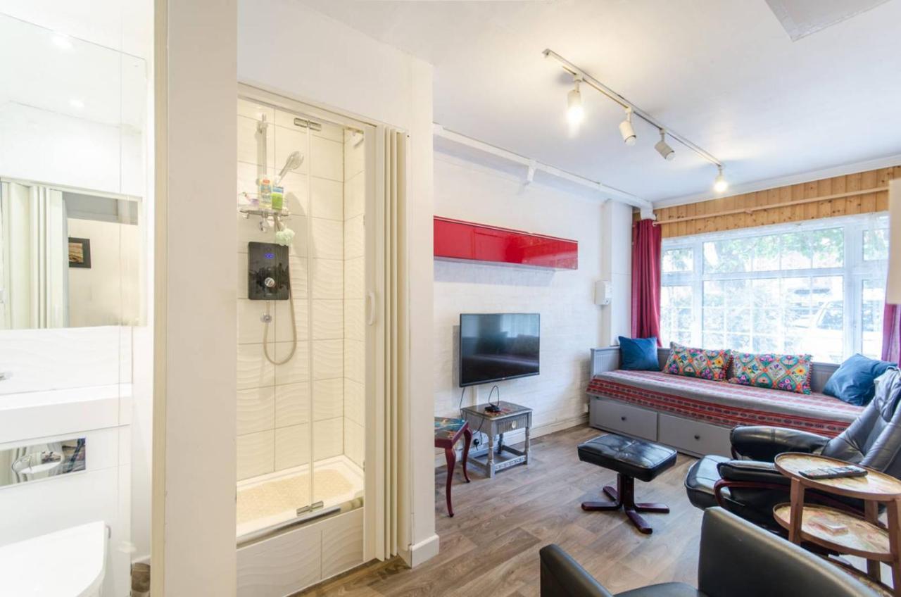 Leeward Gardens With Ensuite Лондон Екстериор снимка